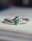 Anillo Nimbo con Esmeralda de 4mm