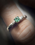 Anillo Xinan con Esmeralda de 4mm